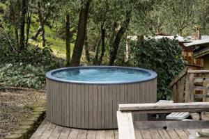 River Retreat - Hot Tub And Tastings Included