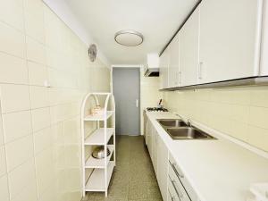 Apartamento de lujo frente al mar en Roses, ideal para familias - ES-258-165