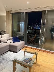Luxury 2 bed Apt Canary Wharf
