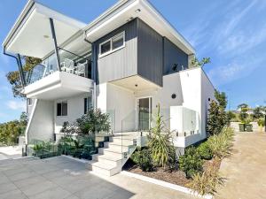 2 Bedroom Townhouse with water views