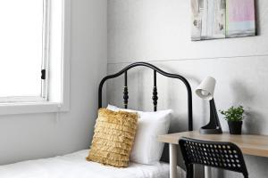 Light & Simple Single Room - Peakhurst Area - Shared Bathroom