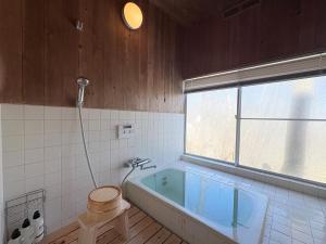 木漏れ日と湯の香りに包まれて 露天風呂付き和モダン貸切ヴィラ