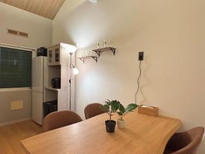 木漏れ日と湯の香りに包まれて 露天風呂付き和モダン貸切ヴィラ