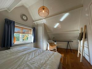 Cozy Home Near Beach for 3