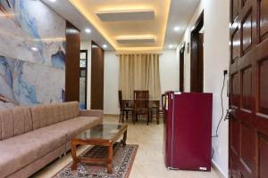 Rosewood 2BHK Near Mall Road w Mountain View