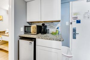 Renovated Oceanfront - Ground Floor - Great Pools!