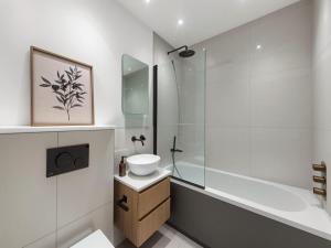 Elegant Family Apartment in Wimbledon