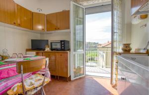 Stunning Apartment In Cogorno With Wifi