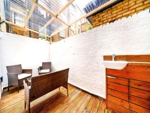 Bright 2BR Apartment in West Kensington