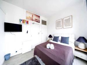 West Kensington Modern Couple Retreat