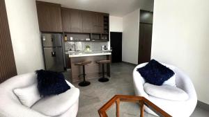 Modern Suite with a View, Near Expo and Malls