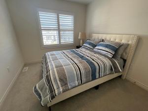 The Serene Stay, Lindsay