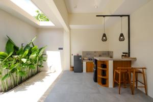 V1- 1BR with Living room- close to beach - restaurant