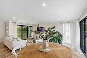 Barefoot at North Avoca Elevated Coastal Escape