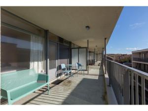 Romantic Coastal Retreat with Scenic Balcony