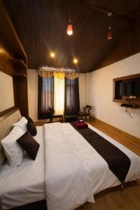 Aura Montane luxury cottages