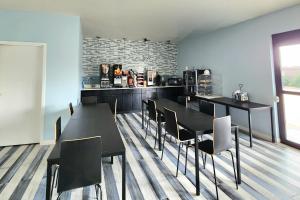 Days Inn by Wyndham Freeport