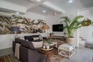 Luxury 8BR Seminyak Villa Walk to Double Six Beach
