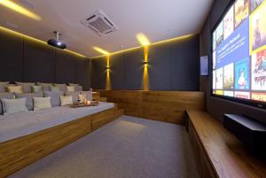 Elysian Sky Villa 5-Bedroom Panoramic Sea View with Gym and Cinema