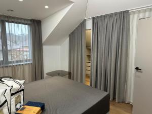 Elegant Apartment for Business & Long Stays with Parking