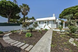 Villa Sawadi by Villa Plus