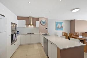 Coast Apartments 14, Apartment with 3 bedrooms and Roof top pool