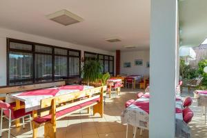 Tinka, Apartment No 8