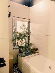 Oasis In Gurgaon - Private Room with Jacuzzi