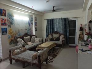 Yash Home Stay in Gurgaon for Girls Ladies