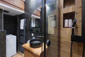 Central Quiet Retreat 2BR Balcony