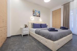 Central Quiet Retreat 2BR Balcony