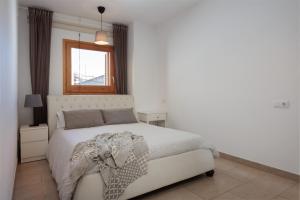 Lets Holidays Mediterranean apartment 3 minutes to the beach 2