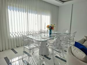 Premium stay with Indoor Pool & parking