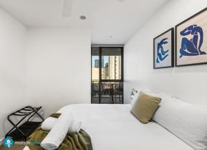 South Brisbane Apartment with Pool
