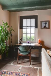 Bohemian Experience Wellness, Jacuzzi, Sauna, BBQ, Garden, Sleeps 14
