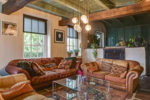 Bohemian Experience Wellness, Jacuzzi, Sauna, BBQ, Garden, Sleeps 14