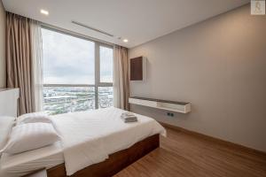 Royal Crown Vinhomes Landmark Signature Residence