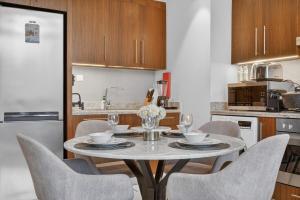 Luxe 1BR with Burj Khalifa View & Dubai Mall Access