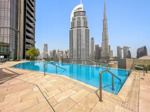 Luxe 1BR with Burj Khalifa View & Dubai Mall Access