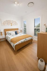 Walk to Beach - Boutique Beachside Townhouse