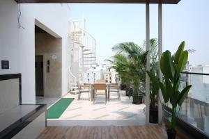 Westside Luxury 2BHK Private Penthouse - HiTech City, Madhapur, Hyderabad