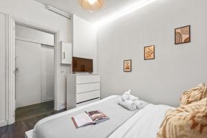 Serenty - Trocadéro & Champs-Élysées & Eiffel Tower