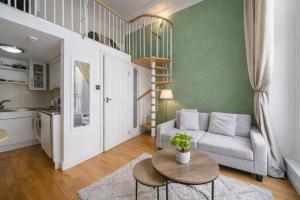 Chic 1BR Loft-Style Apartment in Queensway