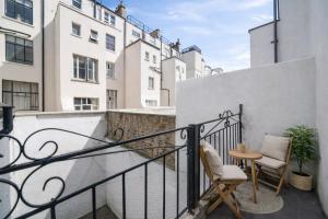 Chic 1BR Loft-Style Apartment in Queensway