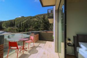 Stylish 2 BR 2 Balconies Apartment In Old Tbilisi