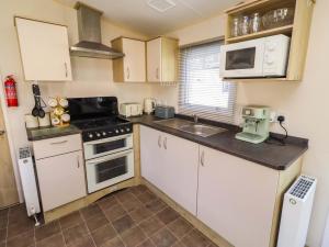 Sunflower Retreat, Caravan 61