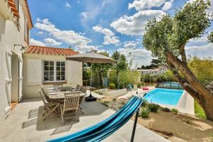 Grande maison de famille avec piscine proche plage