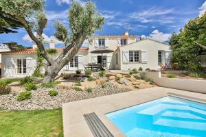 Grande maison de famille avec piscine proche plage