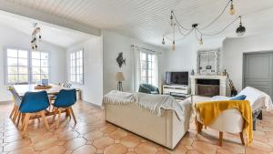 Grande maison de famille avec piscine proche plage