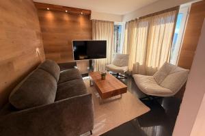 FAMlLY APARTMENT WITH PRIVATE OUTDOOR POOL
